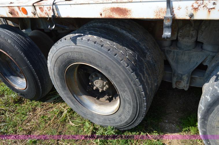 image for item I6485 1994 International 1840 mixer truck