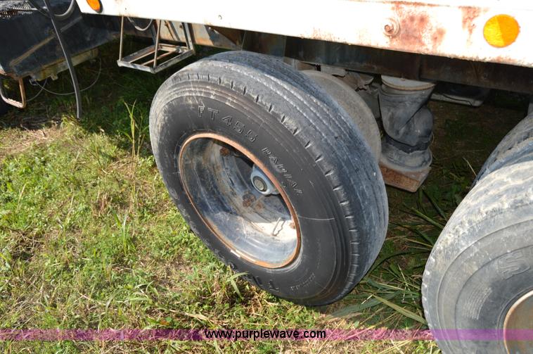 image for item I6485 1994 International 1840 mixer truck