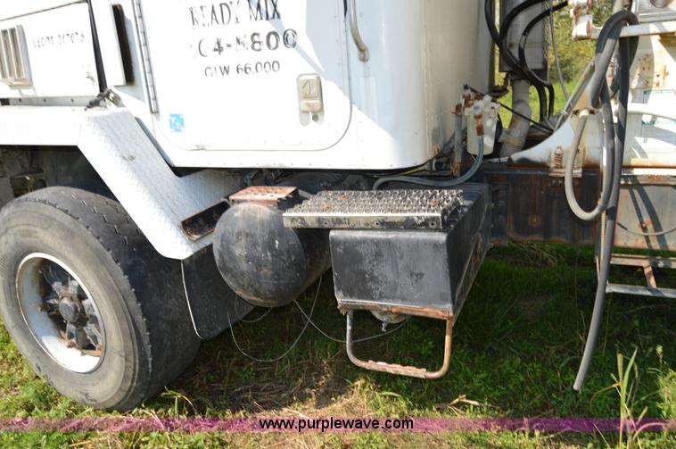 image for item I6485 1994 International 1840 mixer truck