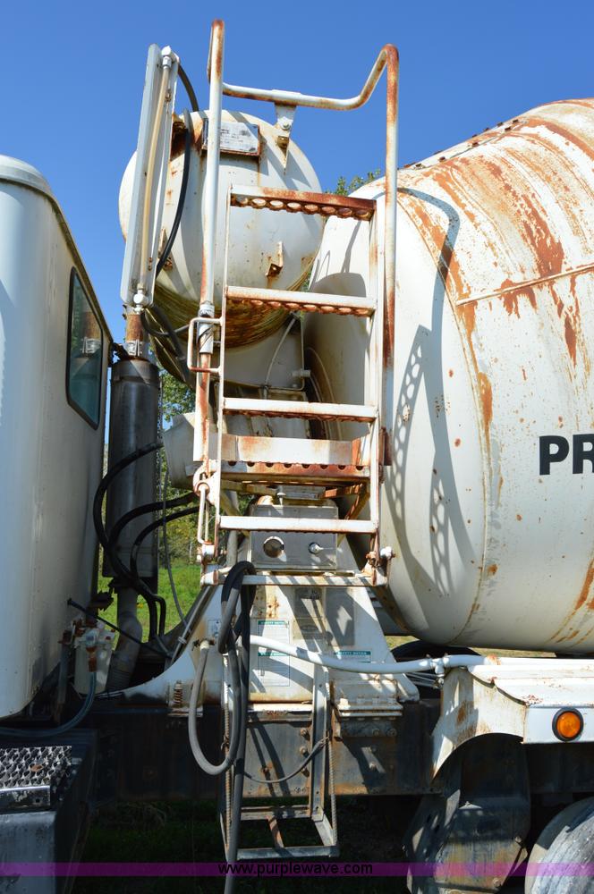 image for item I6485 1994 International 1840 mixer truck