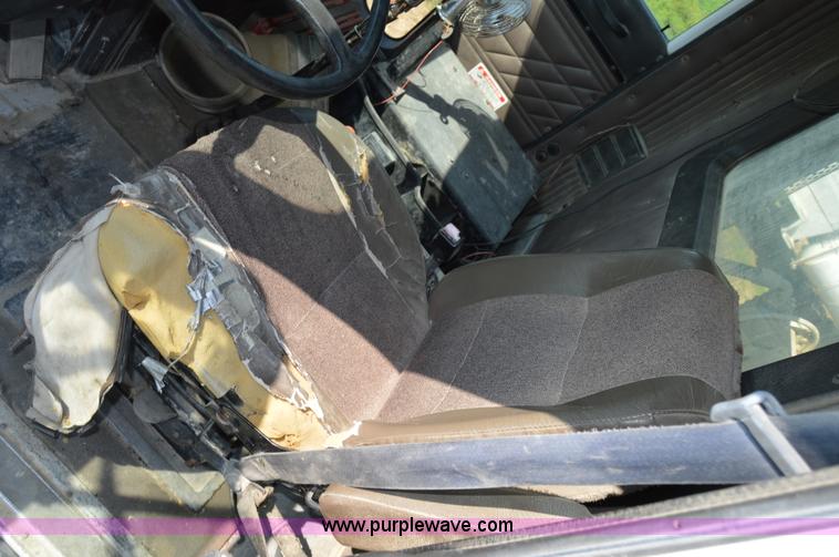 image for item I6485 1994 International 1840 mixer truck