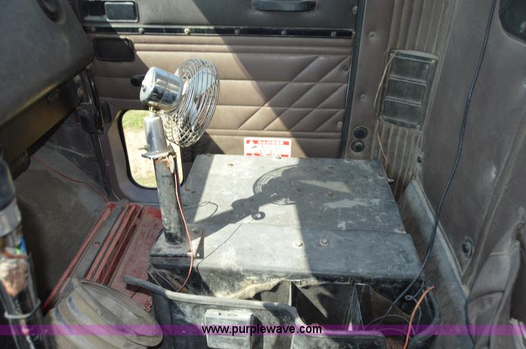 image for item I6485 1994 International 1840 mixer truck