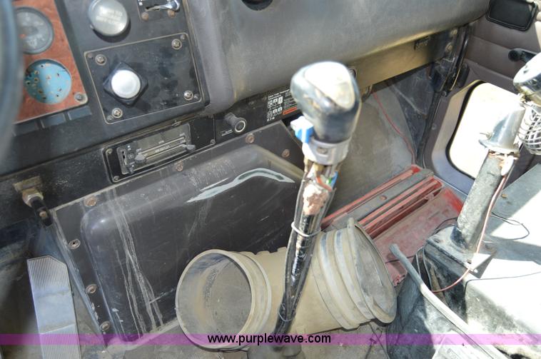 image for item I6485 1994 International 1840 mixer truck