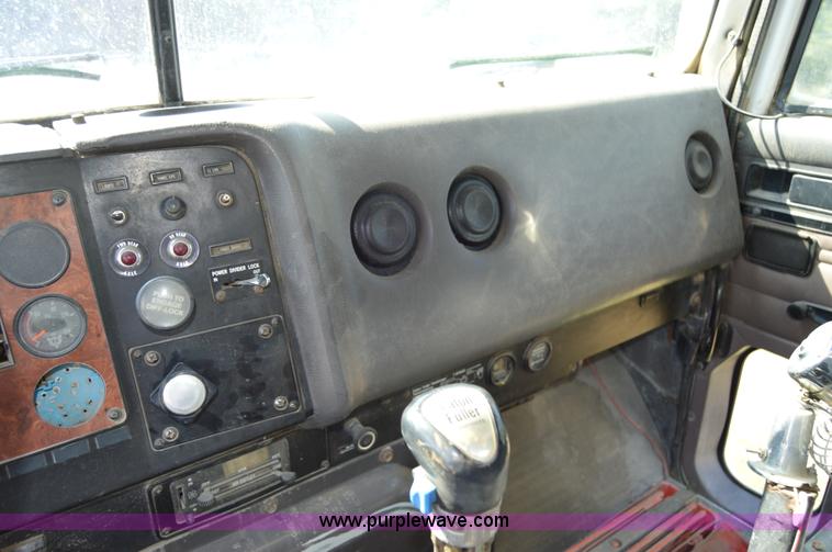 image for item I6485 1994 International 1840 mixer truck