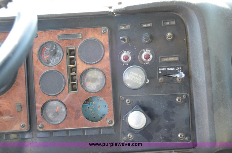 image for item I6485 1994 International 1840 mixer truck