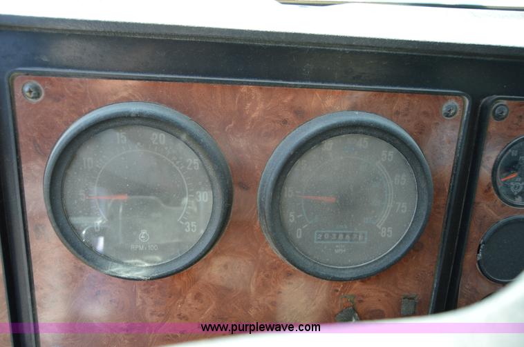 image for item I6485 1994 International 1840 mixer truck