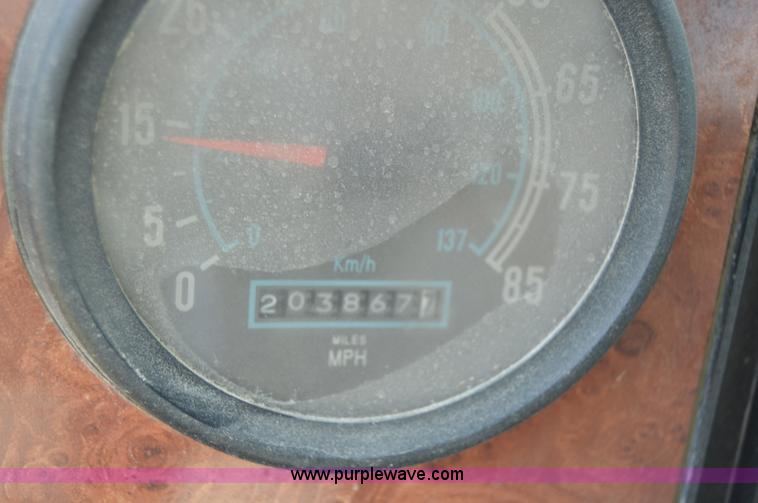 image for item I6485 1994 International 1840 mixer truck