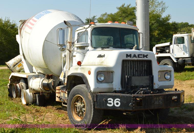 image for item I6486 1987 Mack DM685S mixer truck