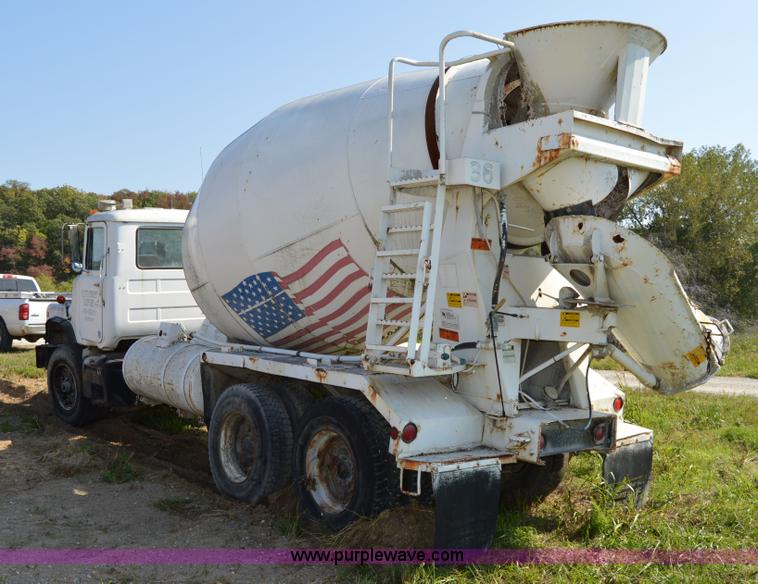 image for item I6486 1987 Mack DM685S mixer truck