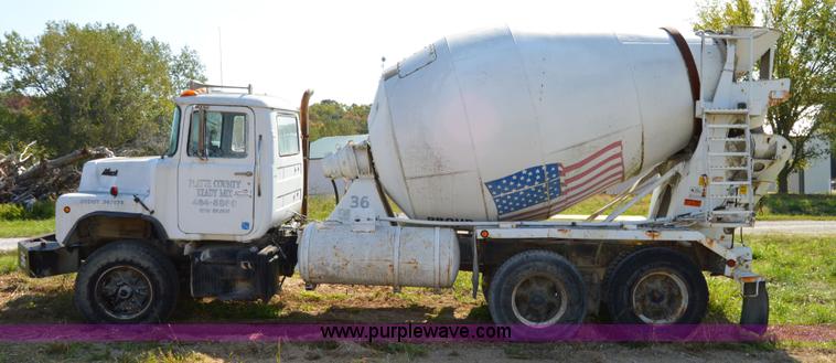 image for item I6486 1987 Mack DM685S mixer truck