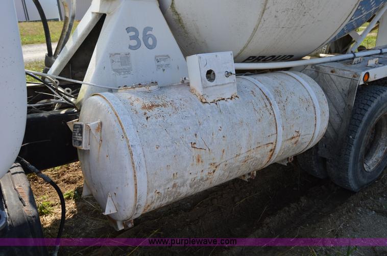 image for item I6486 1987 Mack DM685S mixer truck