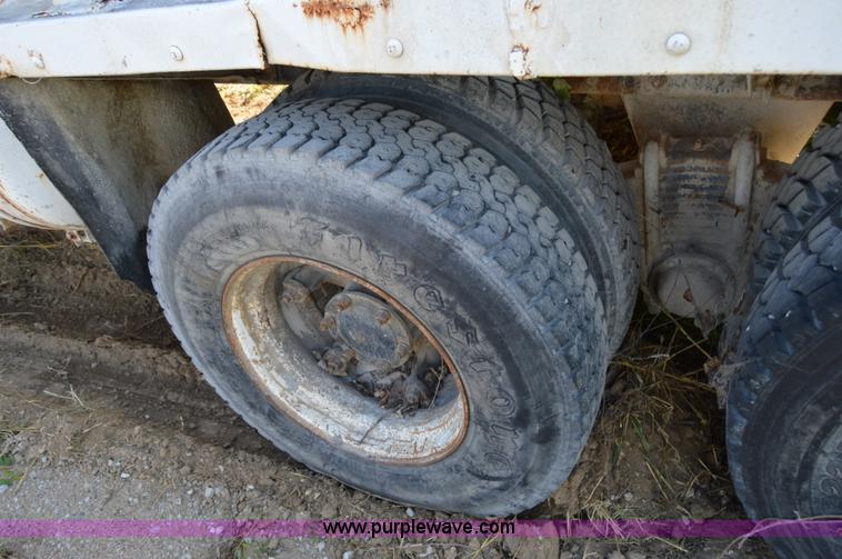 image for item I6486 1987 Mack DM685S mixer truck