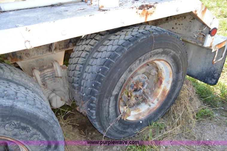 image for item I6486 1987 Mack DM685S mixer truck