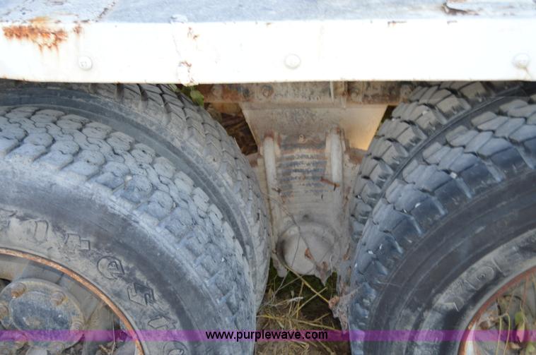 image for item I6486 1987 Mack DM685S mixer truck