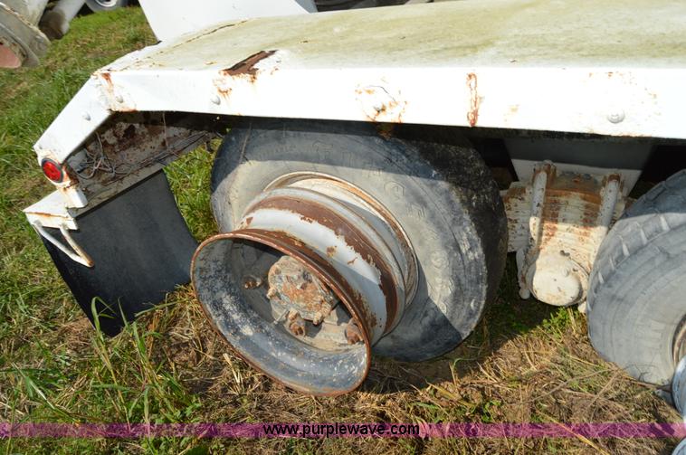 image for item I6486 1987 Mack DM685S mixer truck