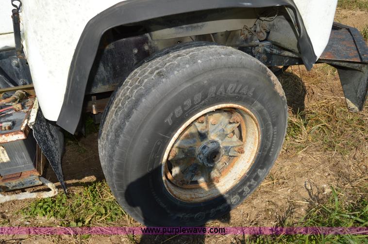 image for item I6486 1987 Mack DM685S mixer truck