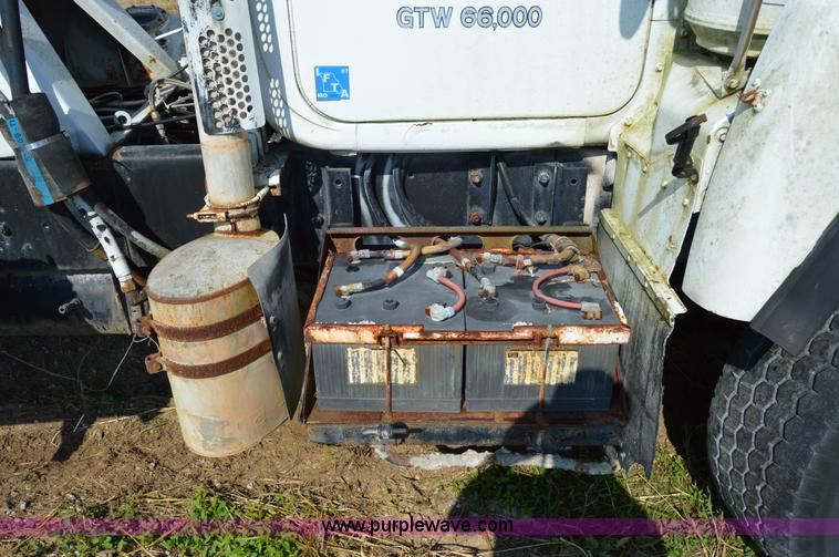 image for item I6486 1987 Mack DM685S mixer truck