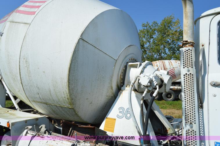 image for item I6486 1987 Mack DM685S mixer truck