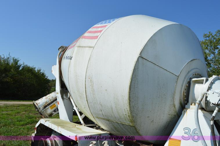 image for item I6486 1987 Mack DM685S mixer truck