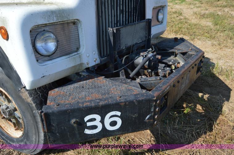 image for item I6486 1987 Mack DM685S mixer truck