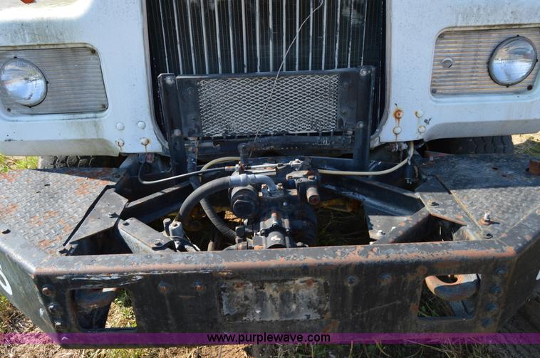 image for item I6486 1987 Mack DM685S mixer truck