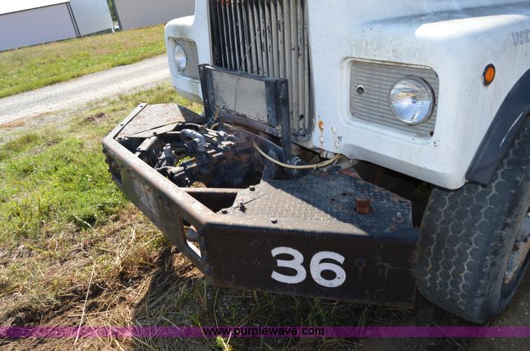 image for item I6486 1987 Mack DM685S mixer truck