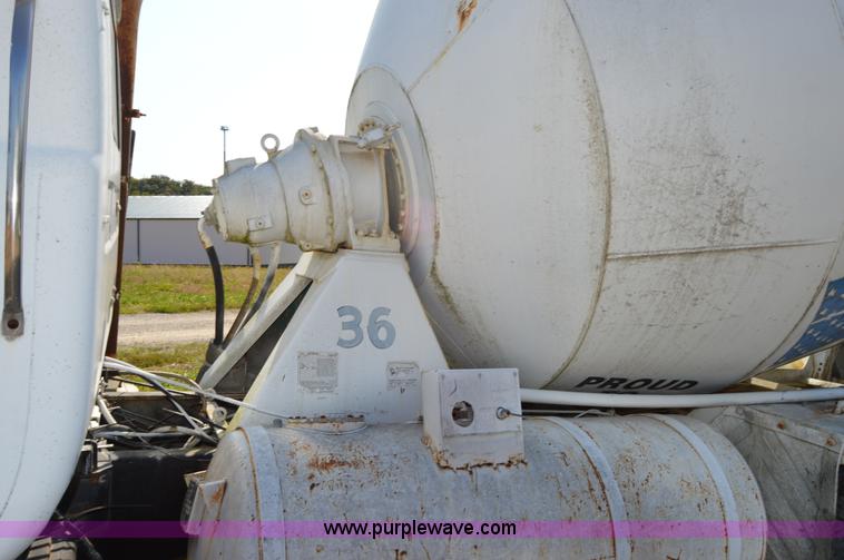 image for item I6486 1987 Mack DM685S mixer truck