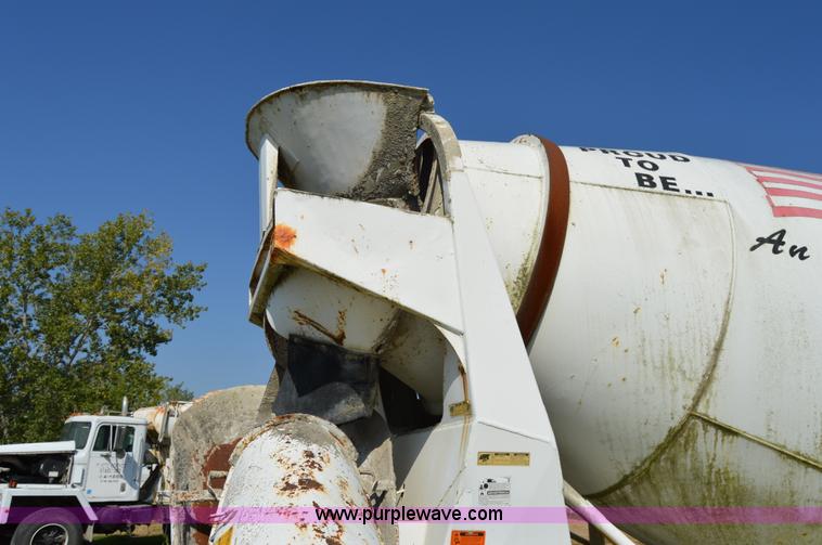 image for item I6486 1987 Mack DM685S mixer truck