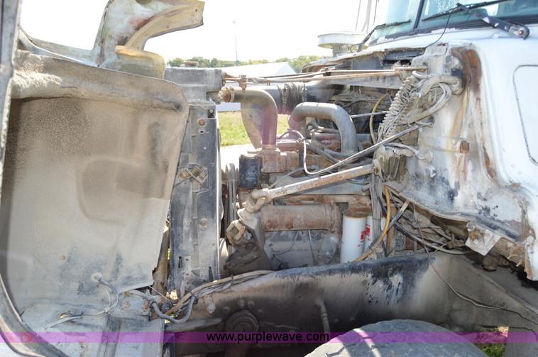 image for item I6486 1987 Mack DM685S mixer truck