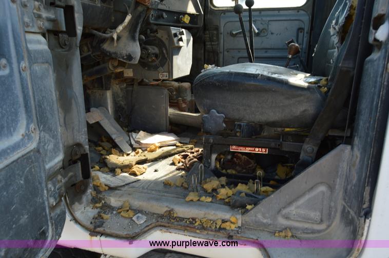 image for item I6486 1987 Mack DM685S mixer truck