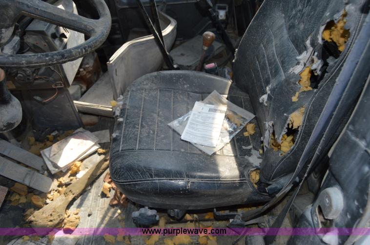 image for item I6486 1987 Mack DM685S mixer truck