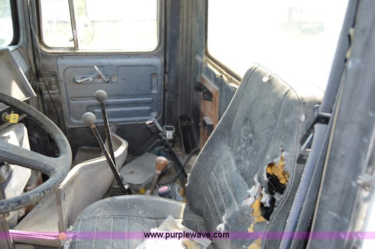 image for item I6486 1987 Mack DM685S mixer truck