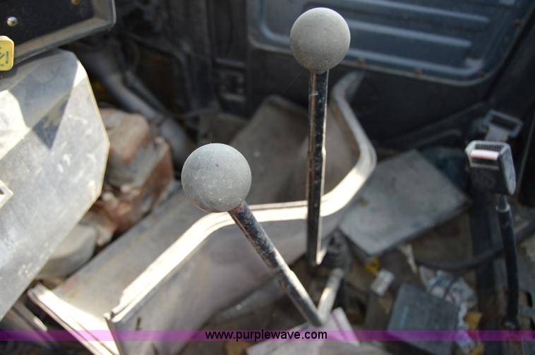 image for item I6486 1987 Mack DM685S mixer truck