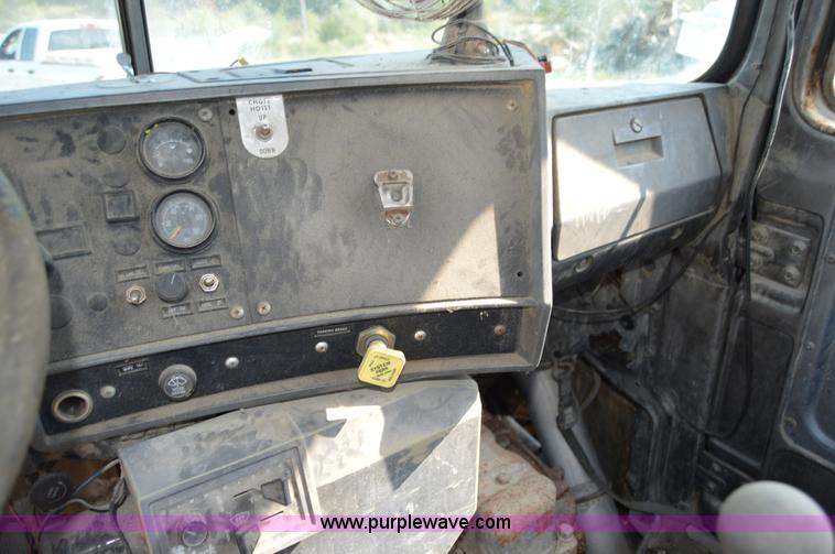 image for item I6486 1987 Mack DM685S mixer truck