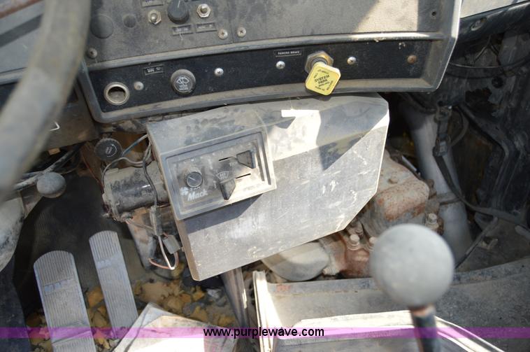 image for item I6486 1987 Mack DM685S mixer truck