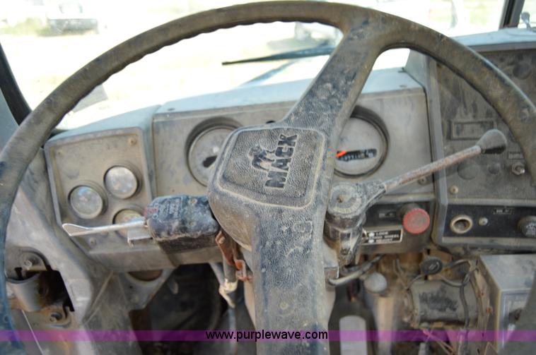 image for item I6486 1987 Mack DM685S mixer truck