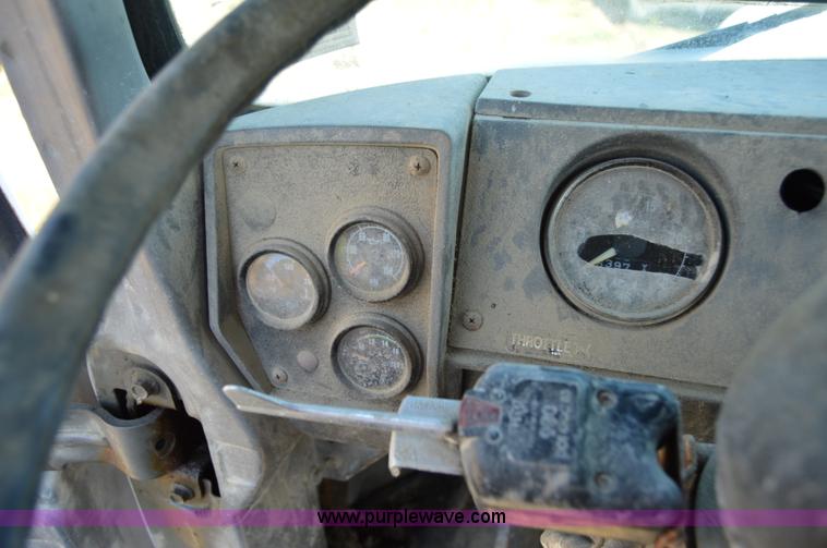 image for item I6486 1987 Mack DM685S mixer truck