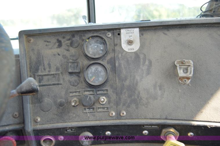image for item I6486 1987 Mack DM685S mixer truck