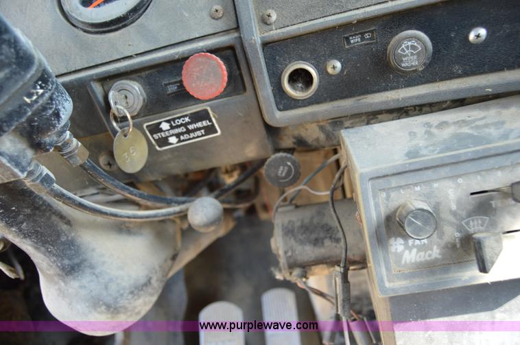 image for item I6486 1987 Mack DM685S mixer truck