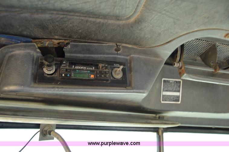 image for item I6486 1987 Mack DM685S mixer truck