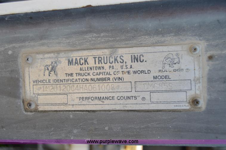 image for item I6486 1987 Mack DM685S mixer truck