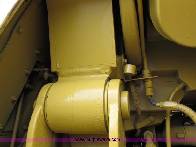 image for item I8920 1994 Caterpillar 963 track loader