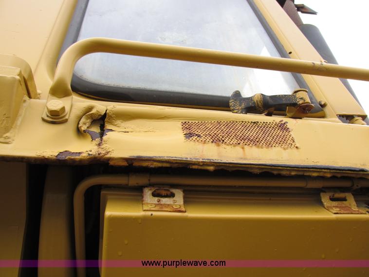 image for item I8920 1994 Caterpillar 963 track loader