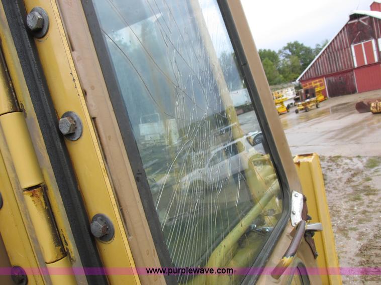 image for item I8920 1994 Caterpillar 963 track loader