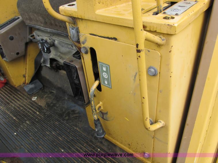 image for item I8920 1994 Caterpillar 963 track loader
