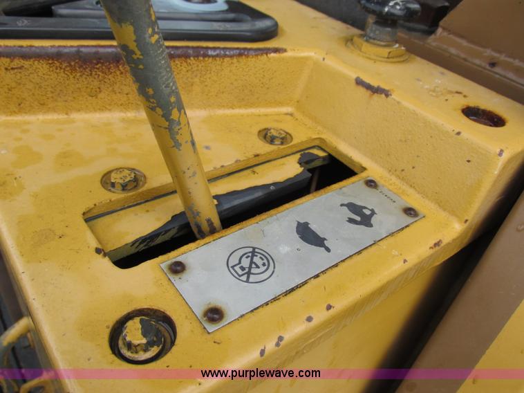 image for item I8920 1994 Caterpillar 963 track loader