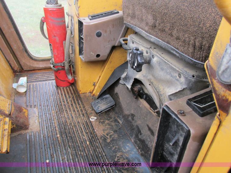 image for item I8920 1994 Caterpillar 963 track loader