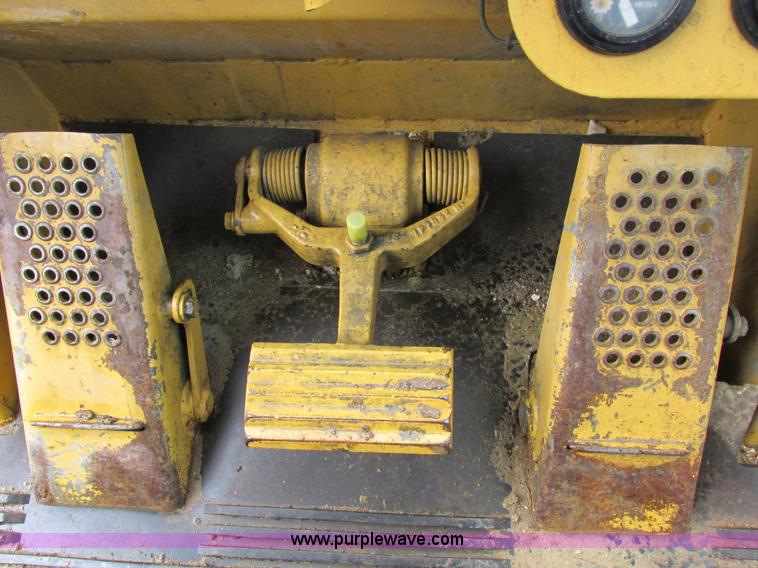 image for item I8920 1994 Caterpillar 963 track loader
