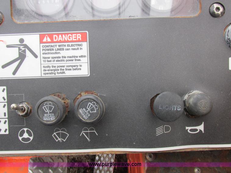 image for item I8942 2000 SkyTrak 8042 telehandler