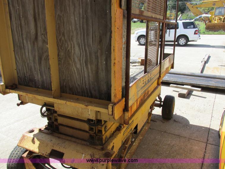 image for item I8943 Heff-T-Herman 220 TM11 scissor lift